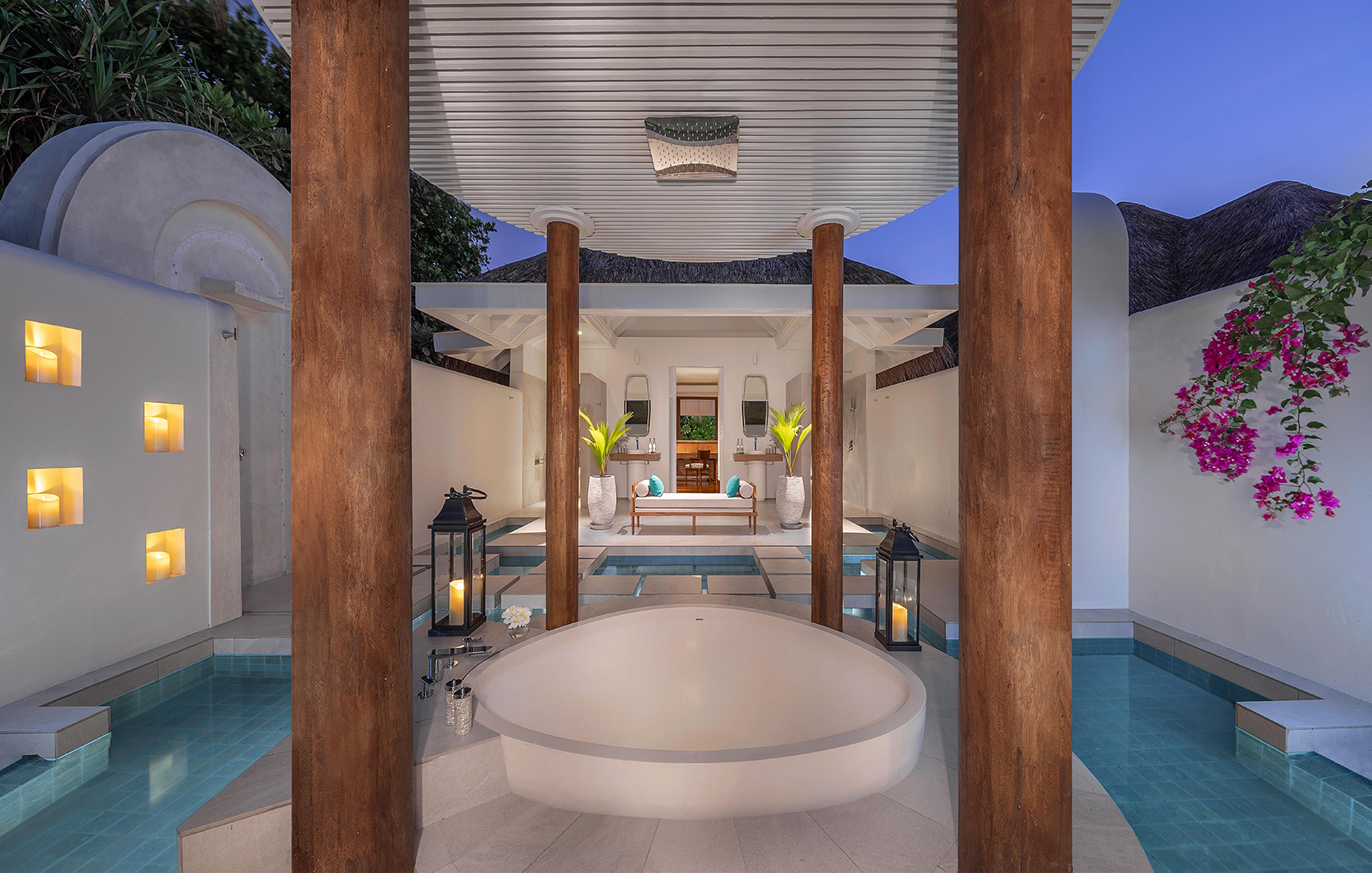 Anantara Kihavah - Two Bedroom Beach and Pool Residence Bathroom