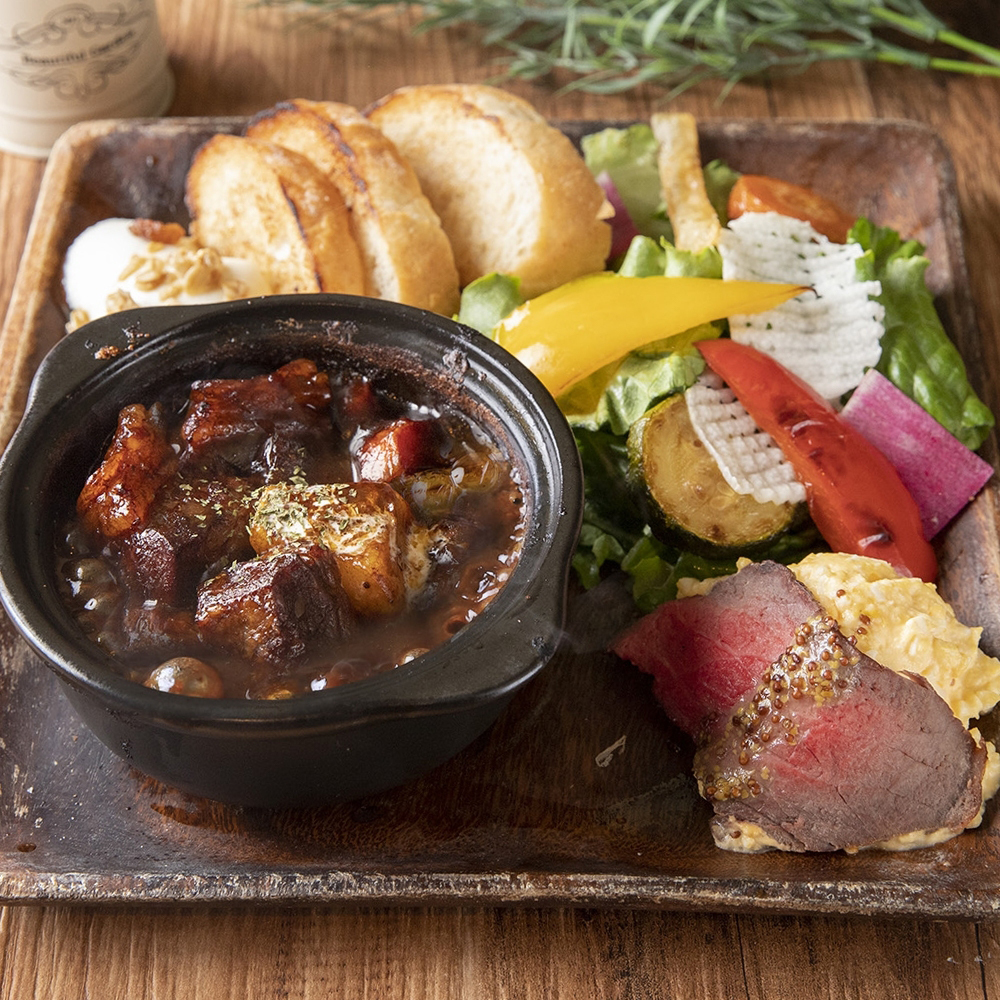 Beef tendon stewed in red wine at BeNe store