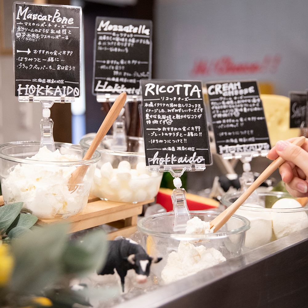 Cheese and raw honey buffet at BeNe store in Himeji