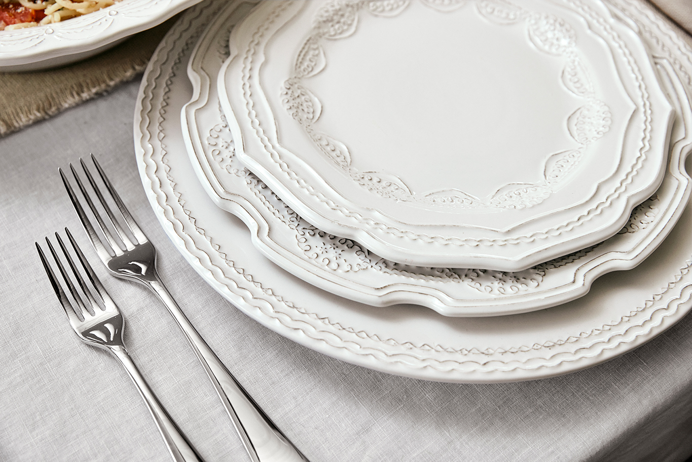 Details on the Dinnerware of the New Trisha Yearwood Tabletop Collection with Williams Sonoma