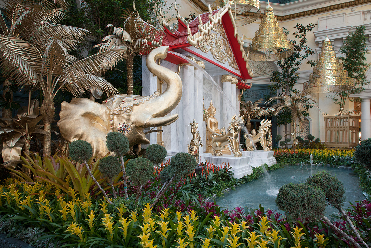 Las Vegas, NV/USA - 7 June 2020: Bellagio Conservatory Summer 2020  Installation with Japanese Decorations and Design Editorial Image - Image  of flower, 2020: 186297210
