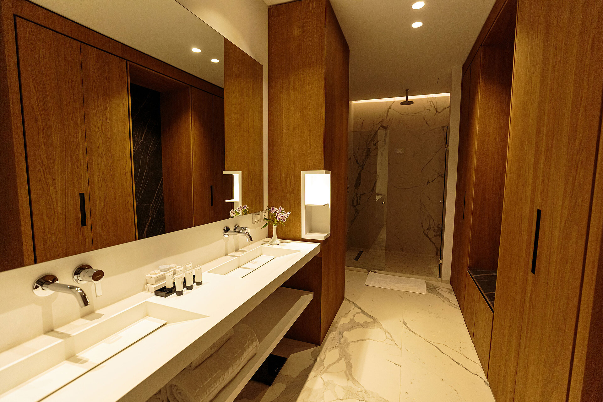 Maritim Resort Marina Bay Deluxe Suite Bath