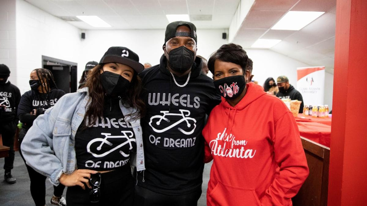 (L to R) Jeannie Mai-Jenkins, Jay "Jeezy" Jenkins and  Atlanta Mayor Keisha Lance-Bottoms 