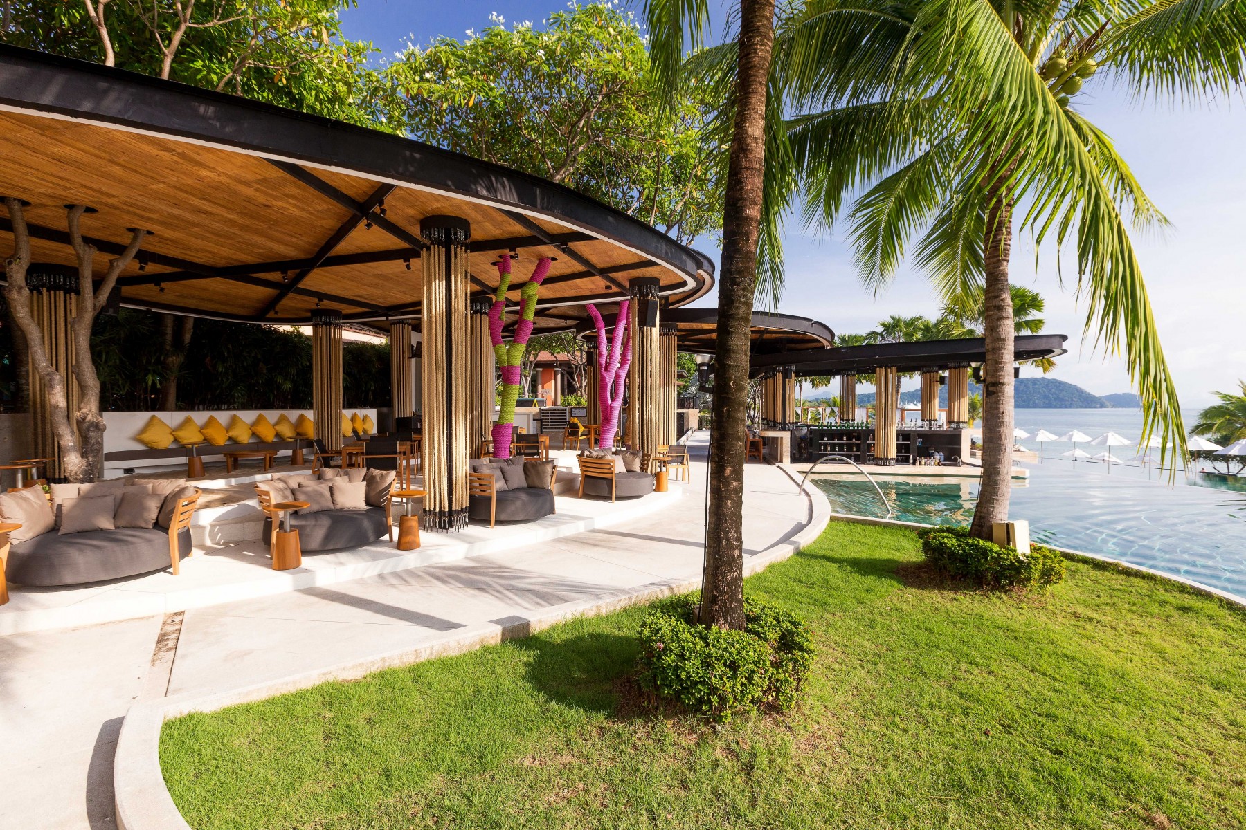 Pullman Phuket Panwa Beach Resort - Edge Pool Bar