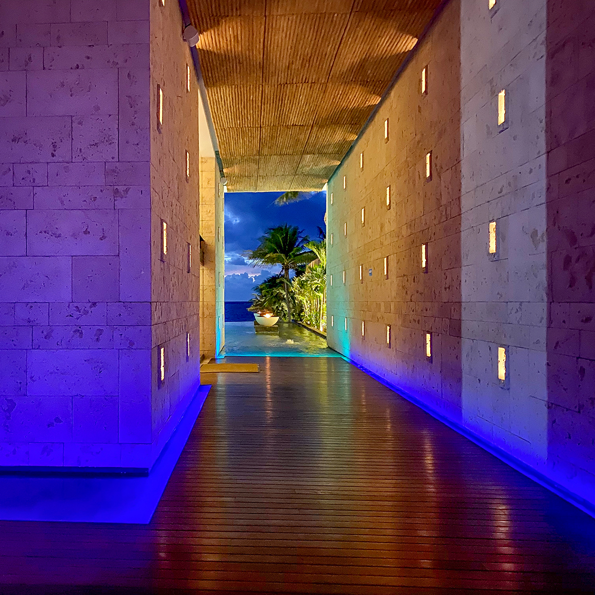 The Fives Oceanfront - Entryway Nighttime (The Fives Oceanfront - Puerto Morelos)