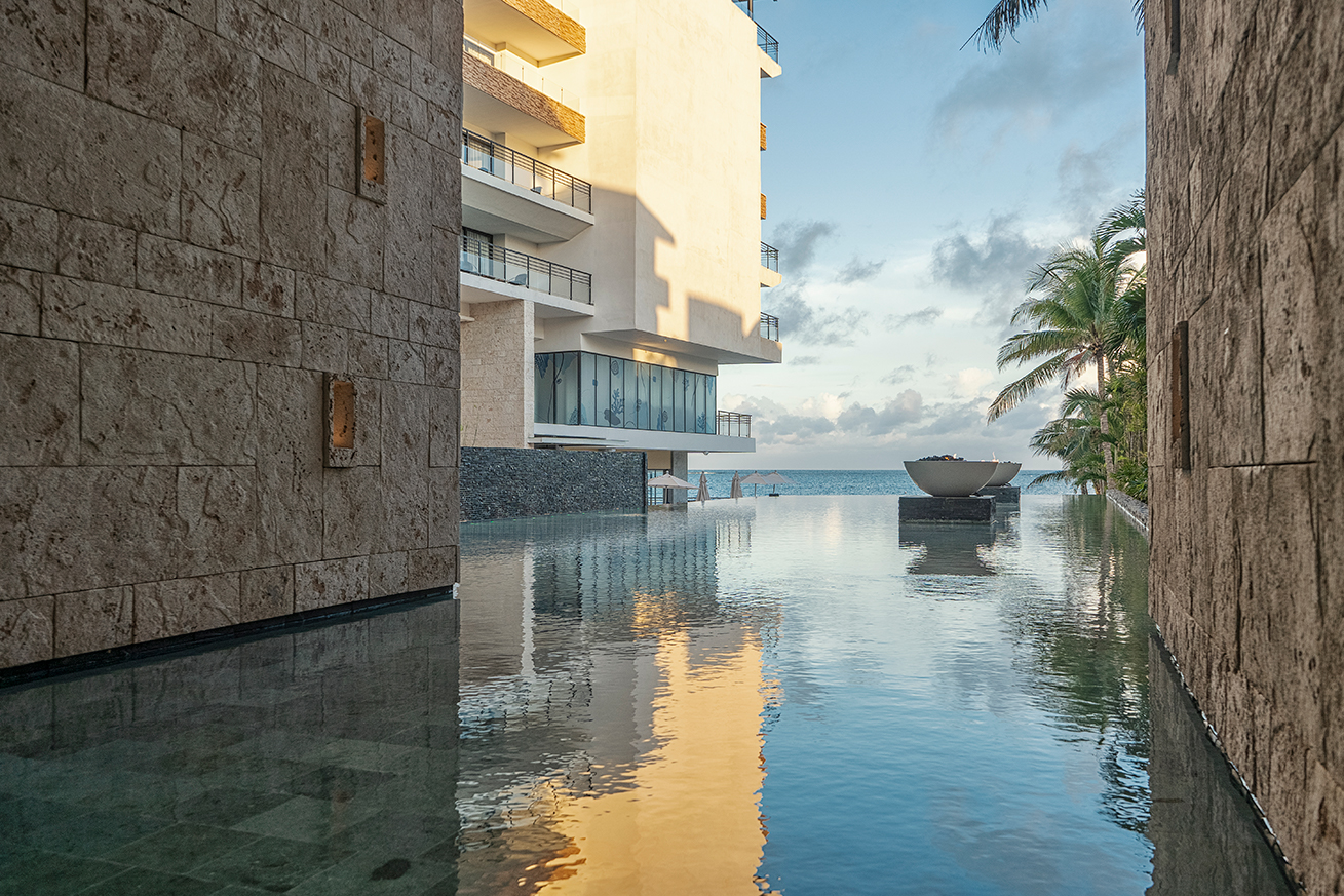 The Fives Oceanfront - Entryway (The Fives Oceanfront - Puerto Morelos)