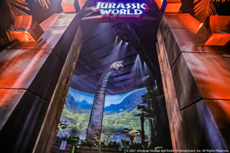 SNAP TASTE Magazine This is what it looks like inside JURASSIC WORLD