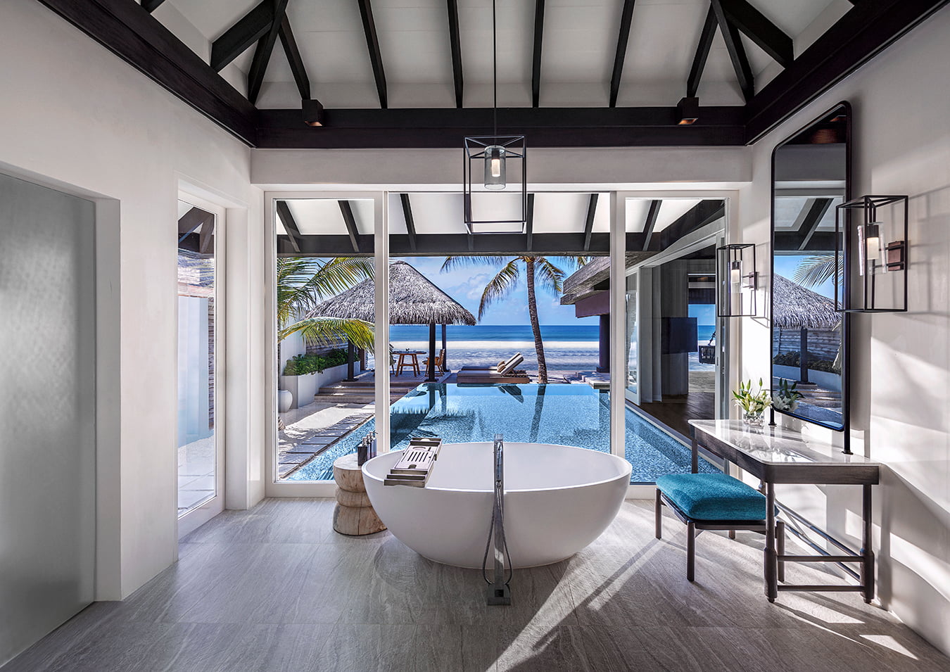 Naladhu Private Island - Ocean House - Bathroom with View