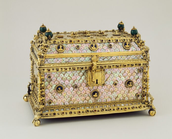 Casket © RMN-Grand Palais (Louvre Museum)