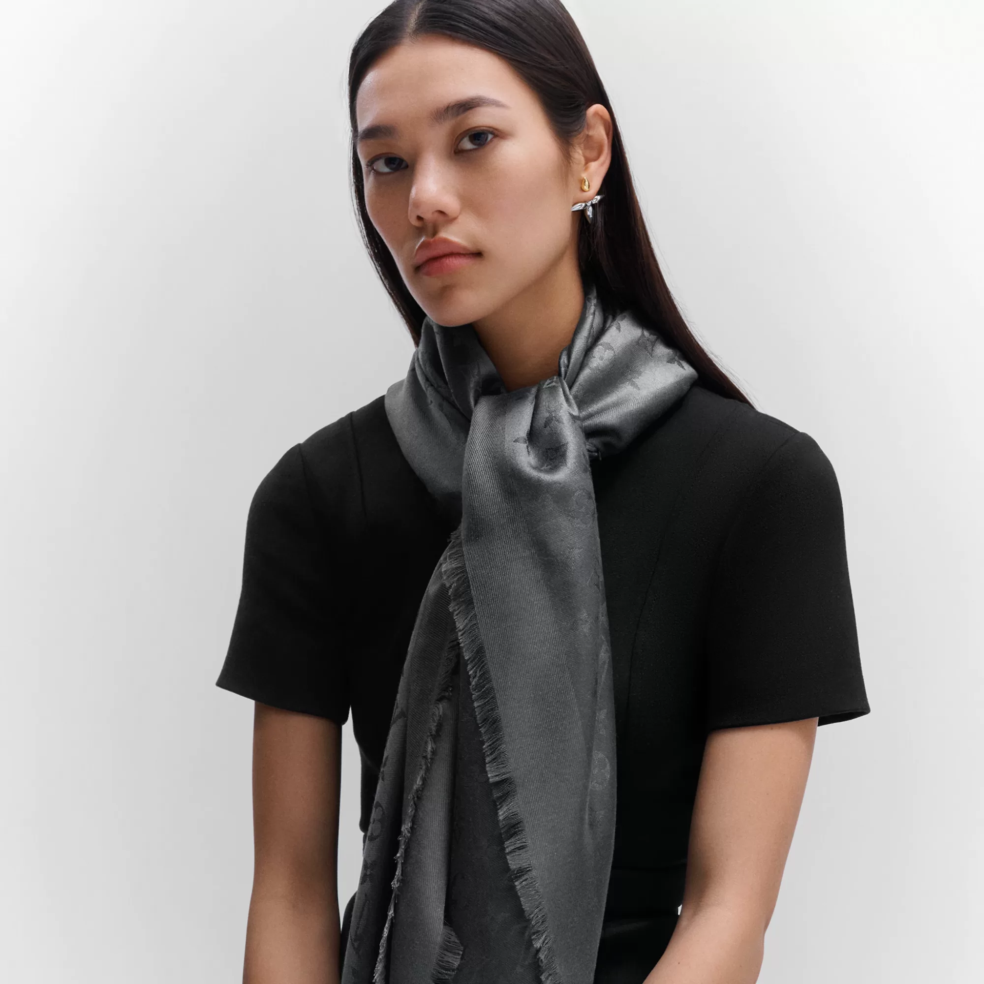 LOUIS VUITTON MONOGRAM SHAWL: HOW TO Style and Review 2022 / LV