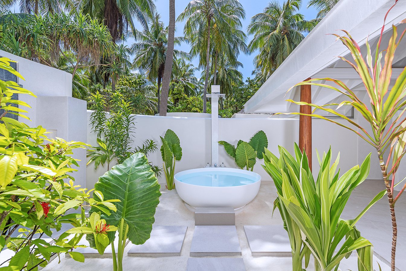 Anantara Kihavah Two-bedroom Family Beach Pool Villas Twin Bathroom Bathtub