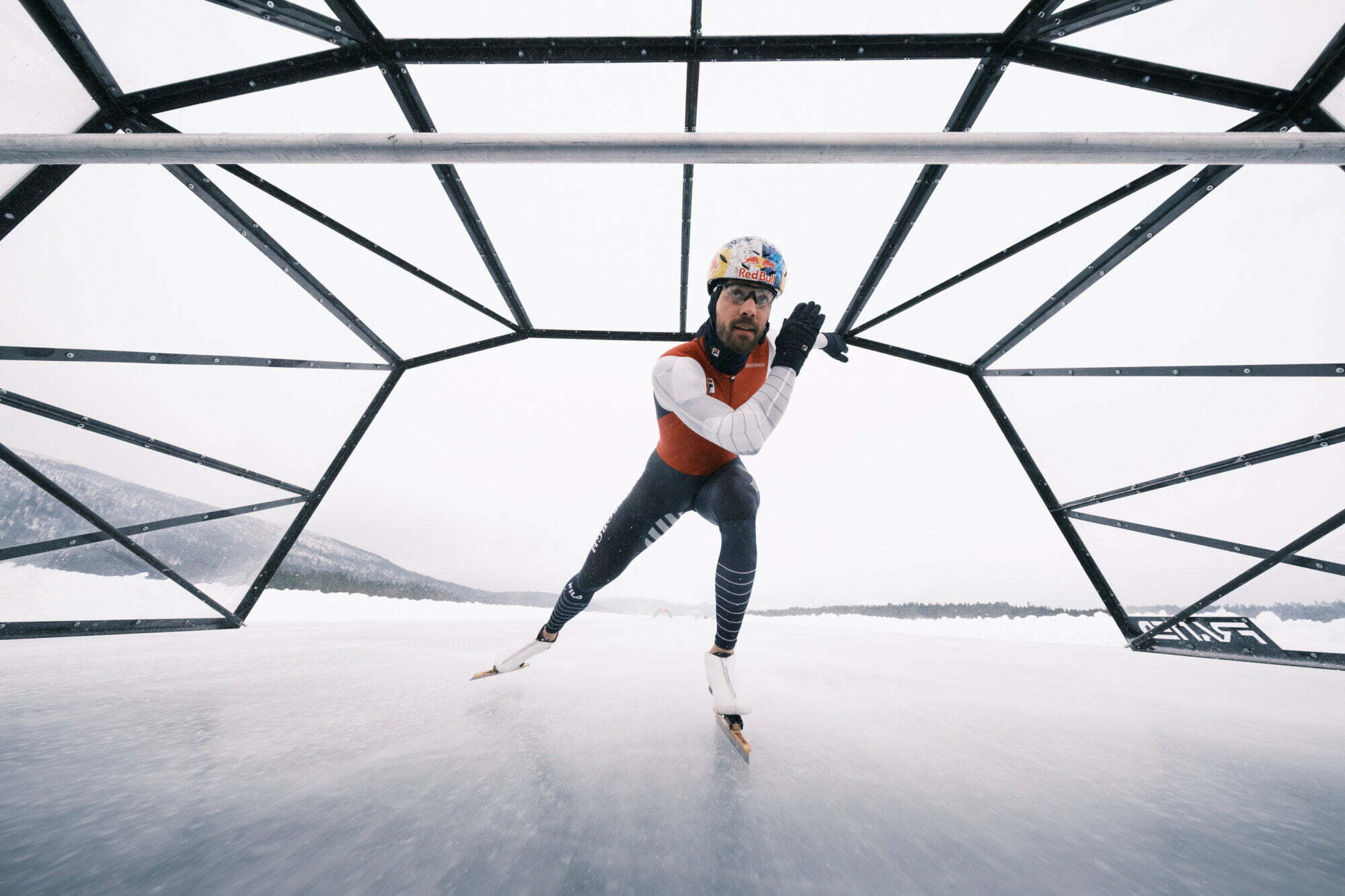 WATCH: Olympic champion Kjeld Nuis cracks 100kph barrier in Norway 