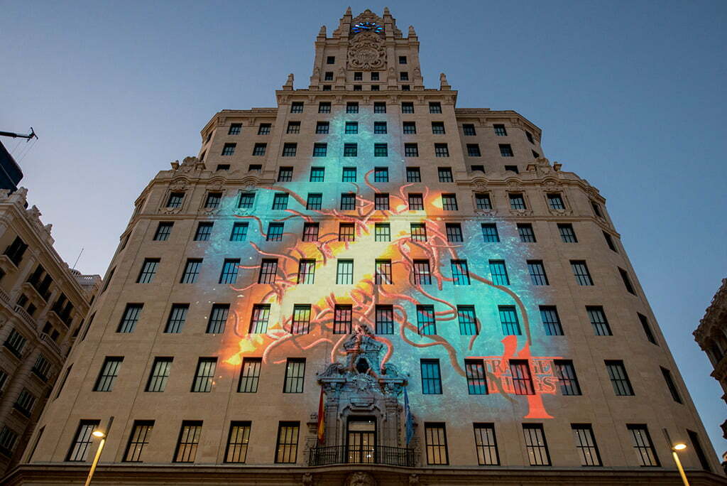 A photo of the rift at the Telefónica building in Madrid, Spain