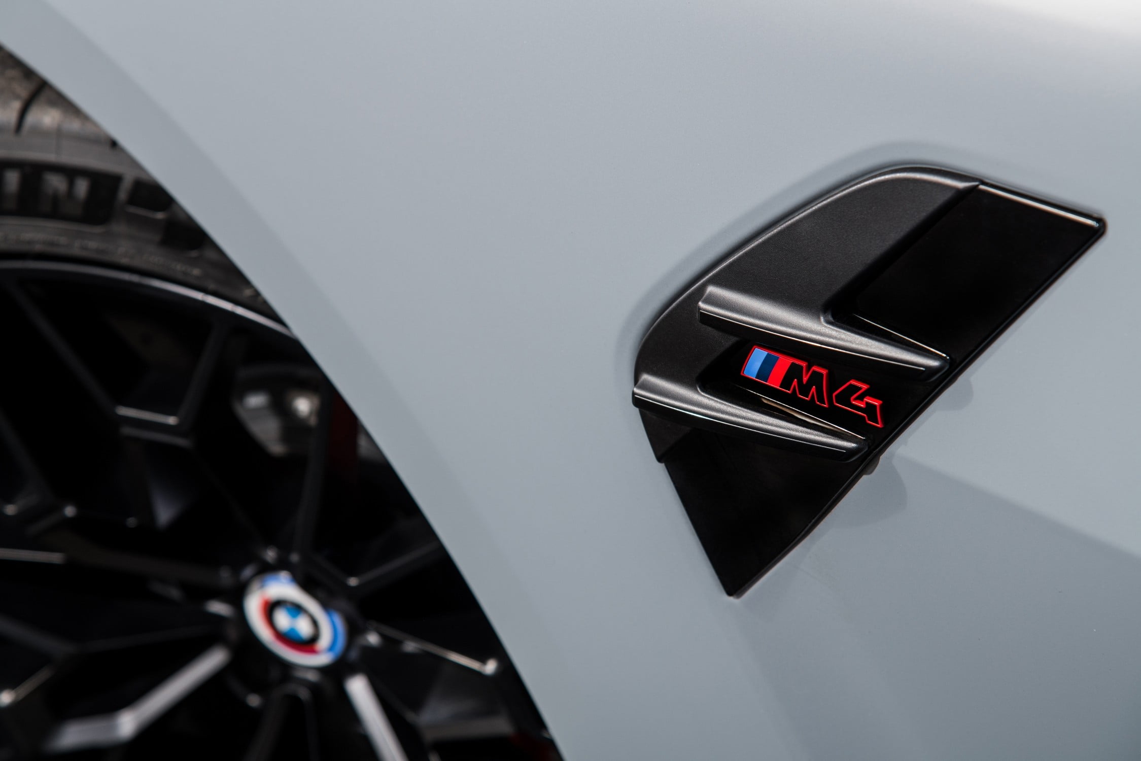 BMW M4 CSL