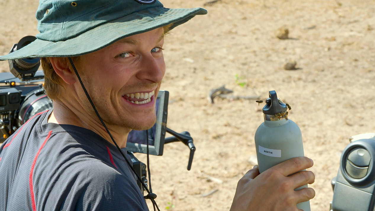 Bertie Gregory hydrating while filming in the Zambian sun. Bertie Gregory uống nước khi quay phim dưới ánh nắng mặt trời Zambian