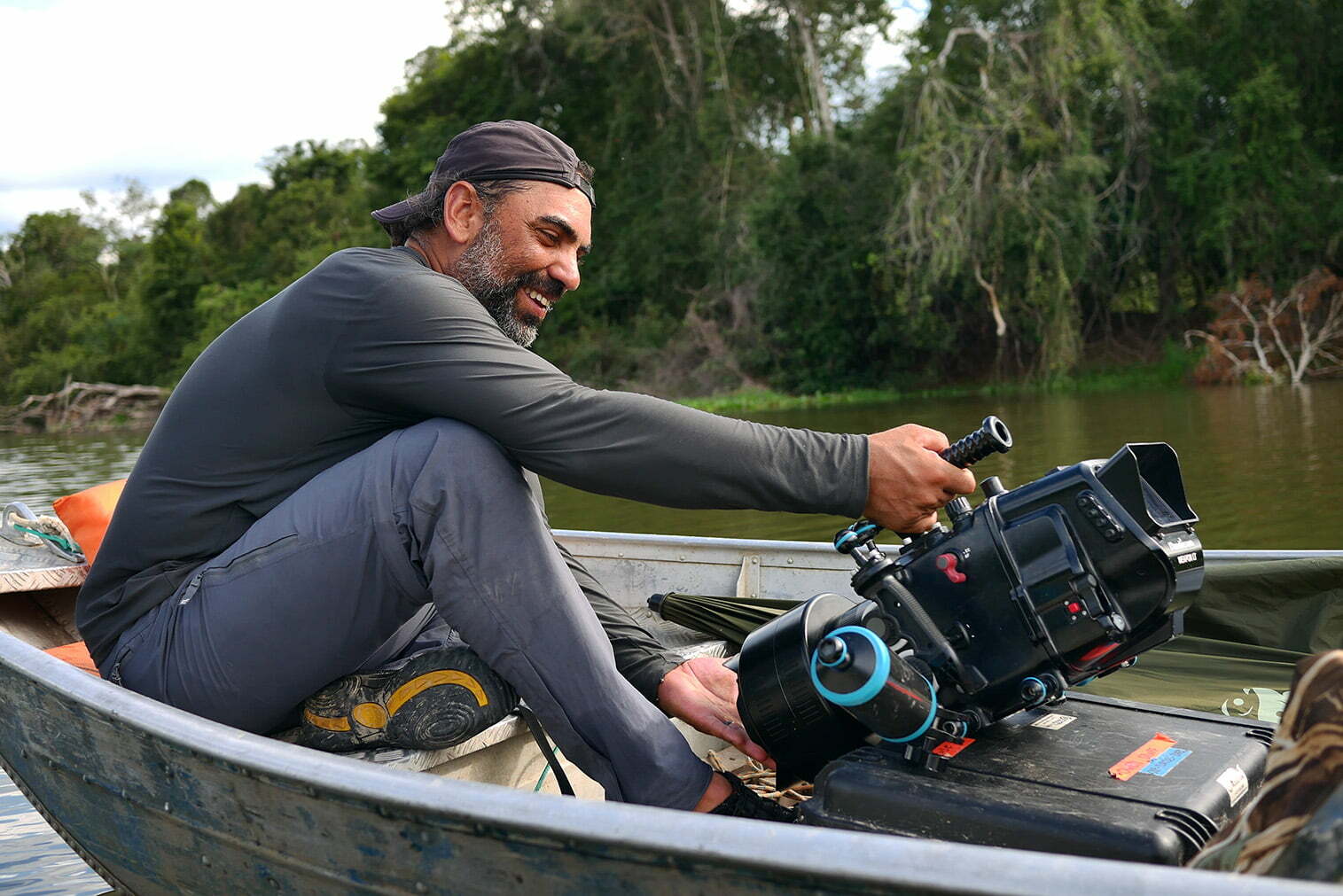 Cristian Dimitrius with a camera in underwater housing.