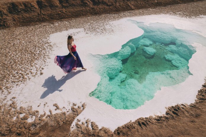 Located in Abu Dhabi's Al Wathba region, the salt lakes boast crystal clear blue waters contrasted against intriguing white salt formations