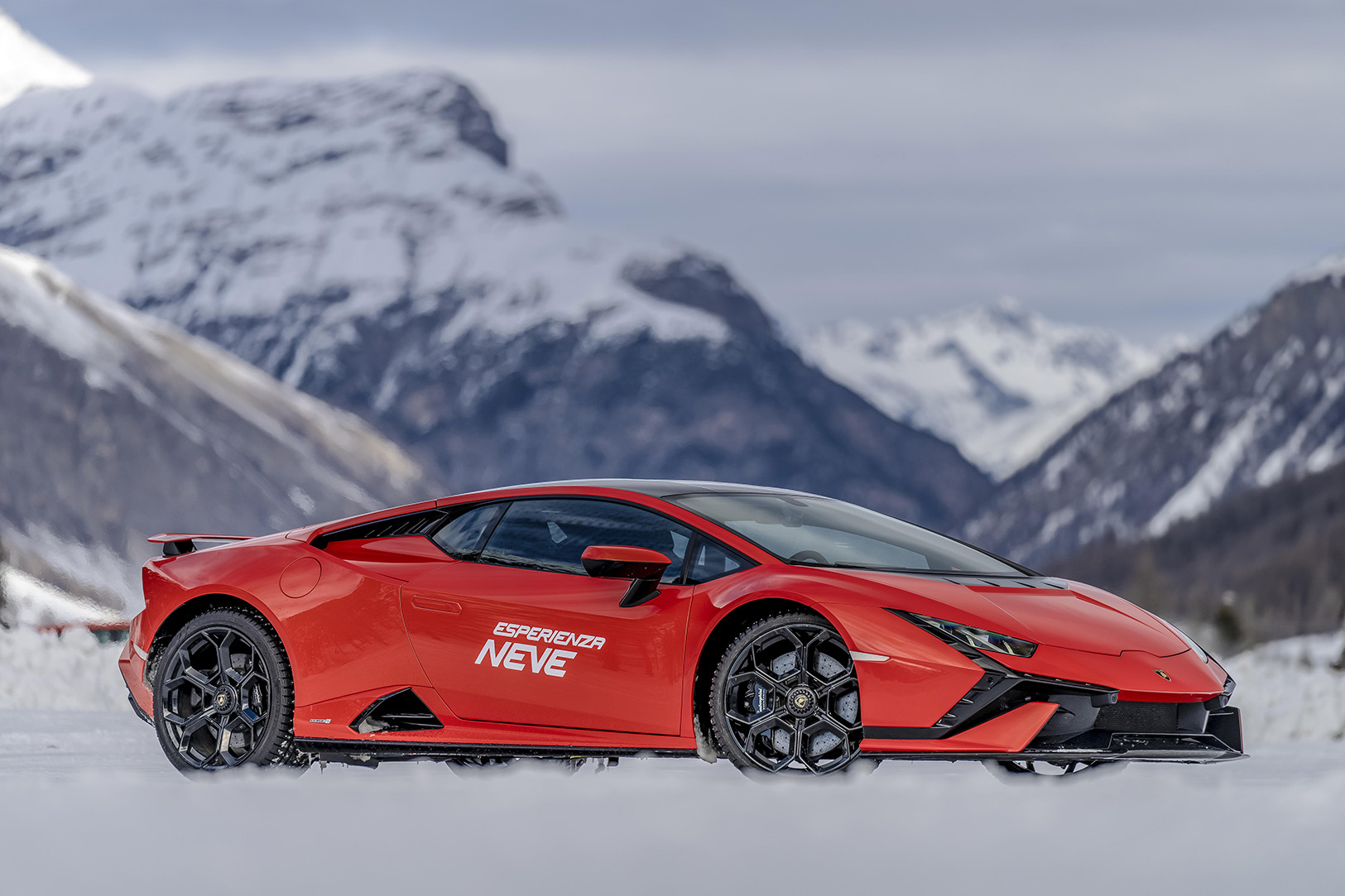 SNAP TASTE Magazine  Lamborghini's Winter Driving Experience