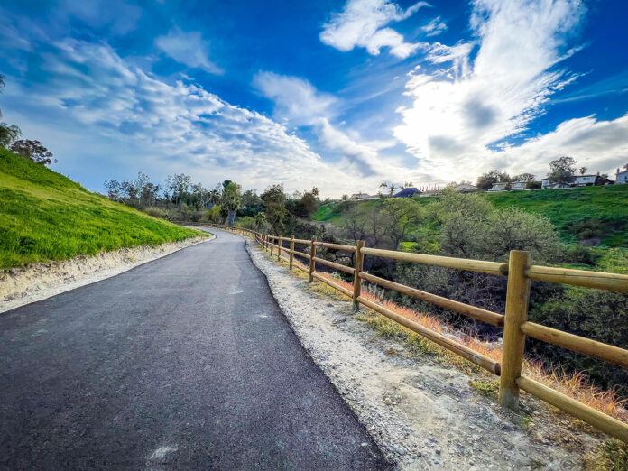 Oso Creek Trail in Mission Viejo, California (Photo by Julie Nguyen)