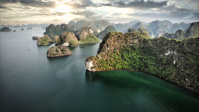 Ha Long Bay Vịnh Hạ Long