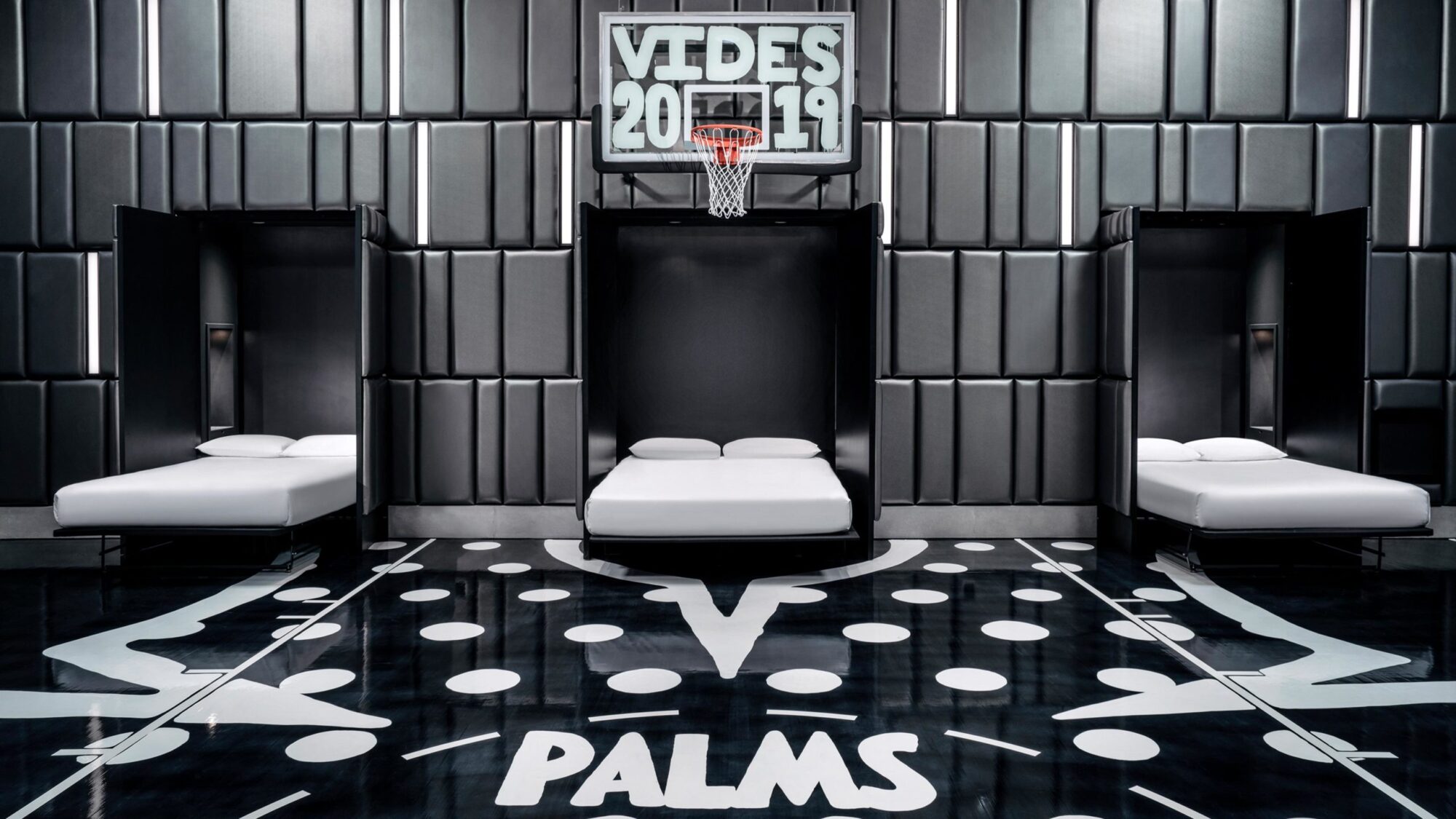 Resort Theme Suites - Hardwood Suite - Palms Casino Resort