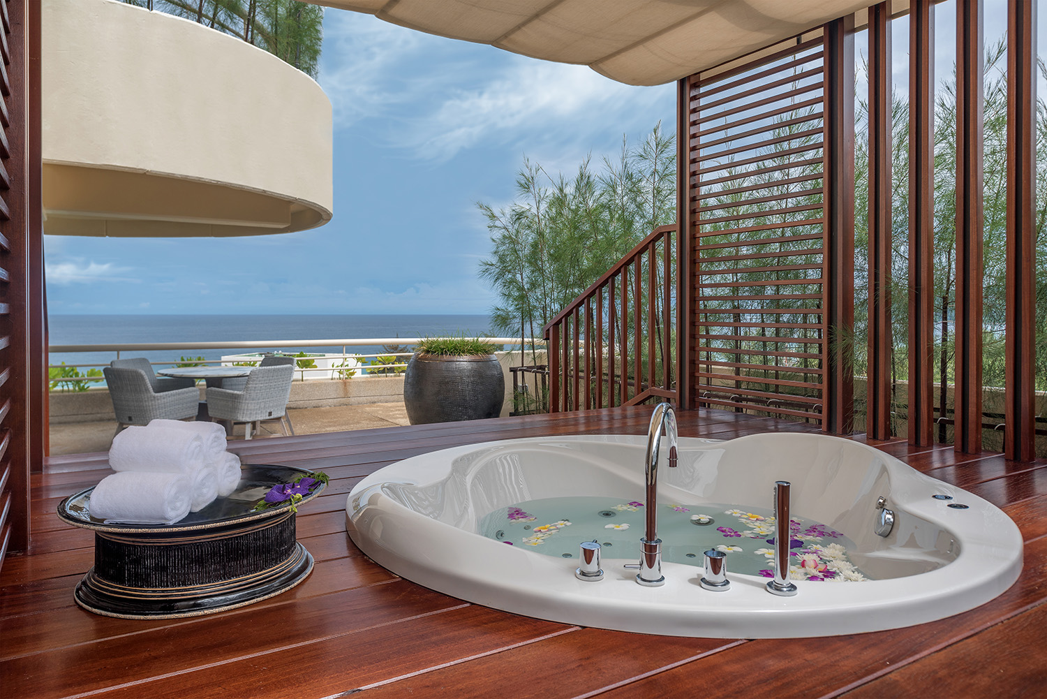 Pullman Phuket Arcadia Karon Beach Resort Superior Deluxe Suite - Jacuzzi