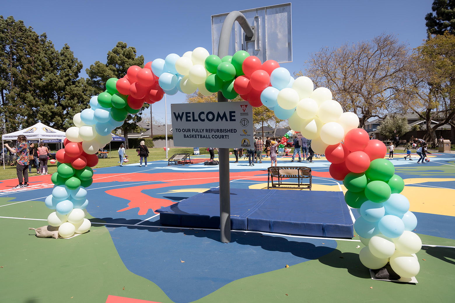 BJ’s Restaurant & Brewhouse® Honors Roots with Santa Ana Basketball Court Renovation (Photo by: Julie Nguyen)