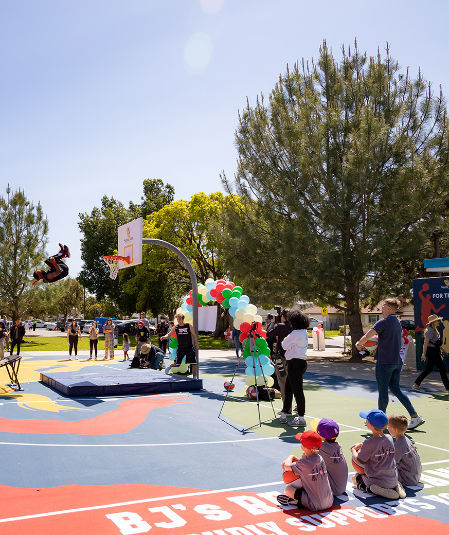 BJ’s Restaurant & Brewhouse® Honors Roots with Santa Ana Basketball Court Renovation (Photo by: Julie Nguyen)