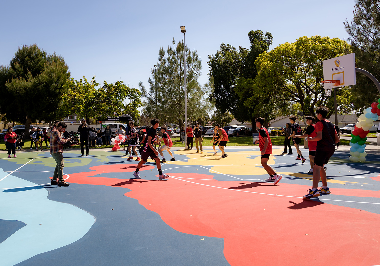 BJ’s Restaurant & Brewhouse® Honors Roots with Santa Ana Basketball Court Renovation (Photo by: Julie Nguyen)