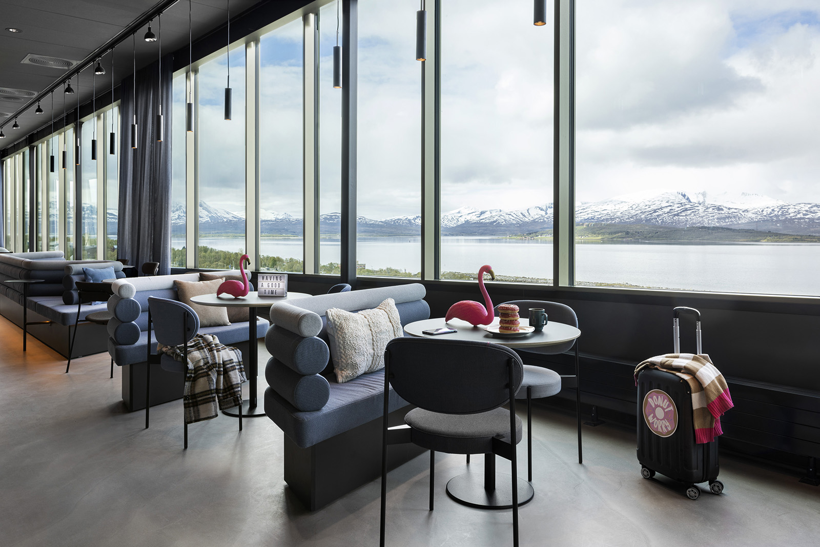 Moxy Tromso - Public Space with a View 