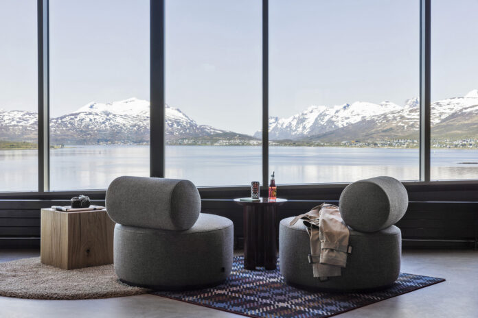 Moxy Tromso - Public Space with a View