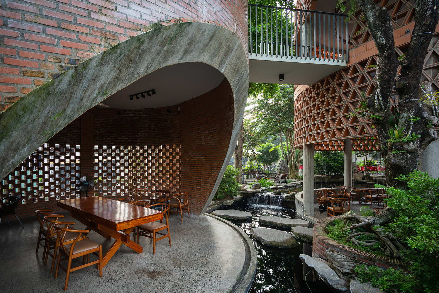 Nấm Coffee (Cà Phê Nấm) by G+ Architects in Bien Hoa, Vietnam 