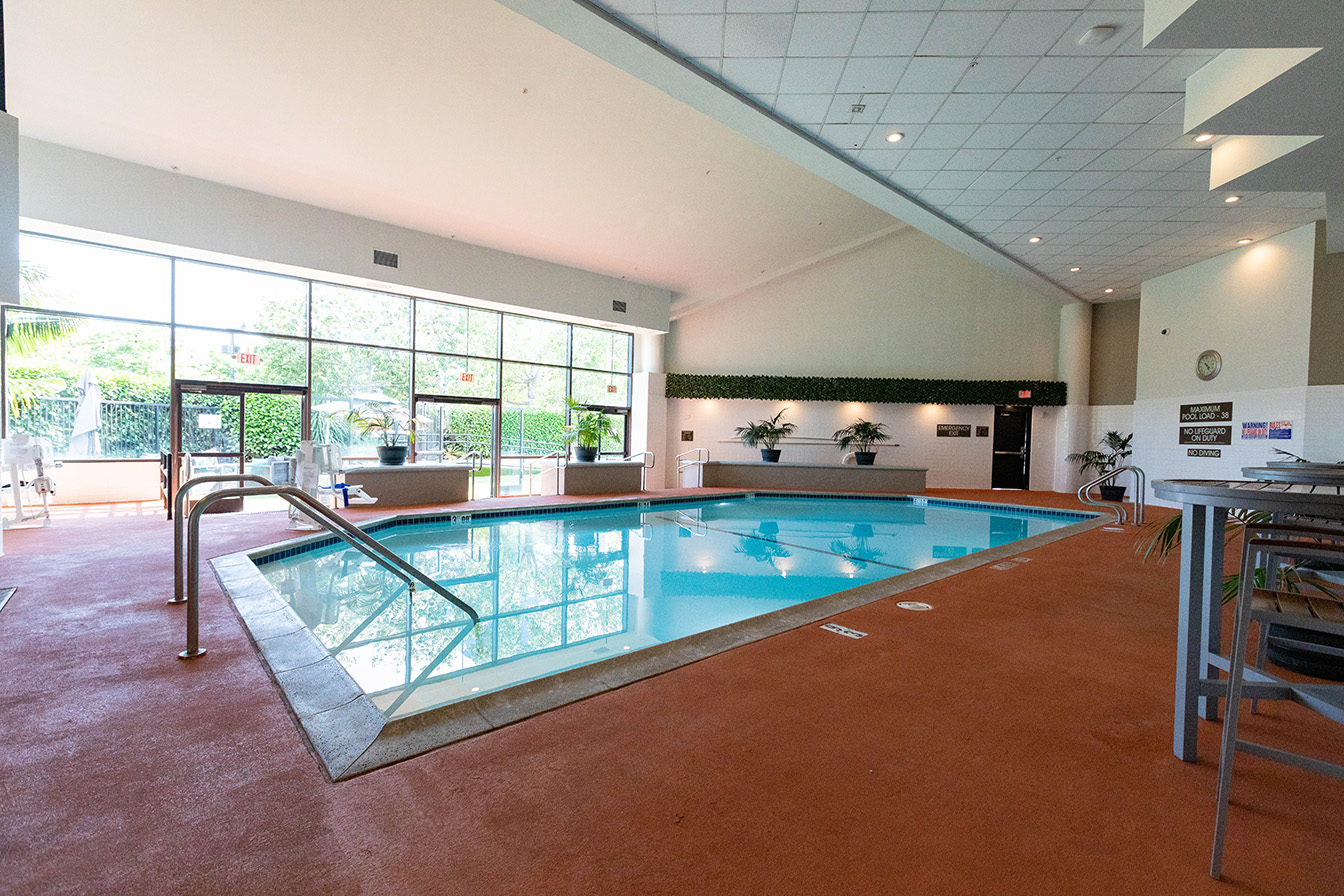 Indoor Pool at Sonesta Irvine hotel (Photo by Julie Nguyen)