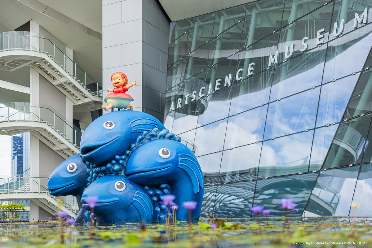 Giant statue of Ponyo on the Cliff by the Sea (2008) outside ArtScience Museum