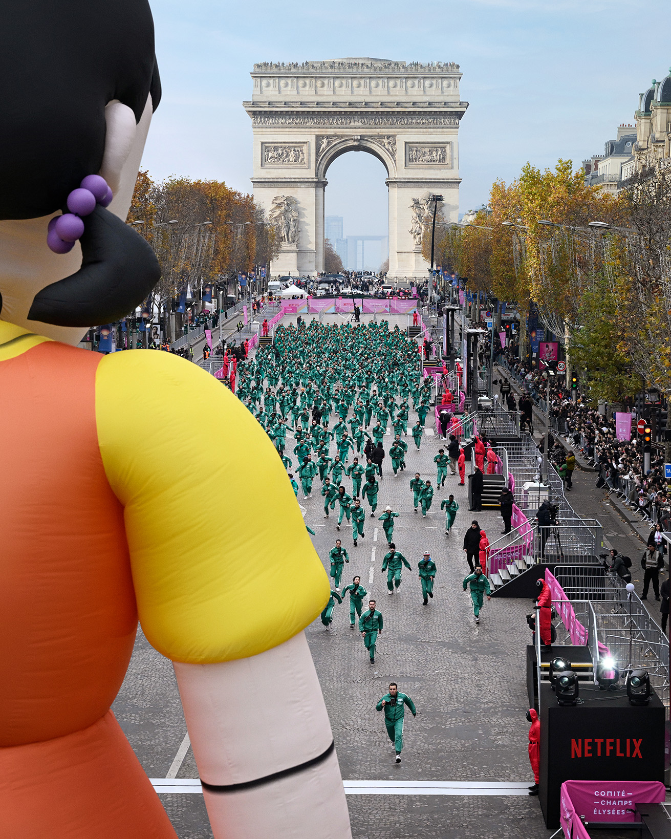 A giant Young-hee presides over the Red Light, Green Light game at the Champs-Élysées