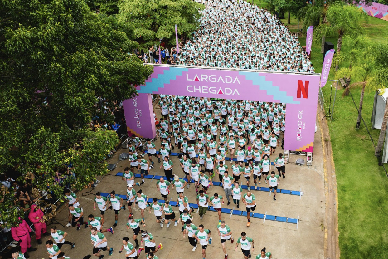 Fans run the 6K race in São Paulo, Brazil on December 14